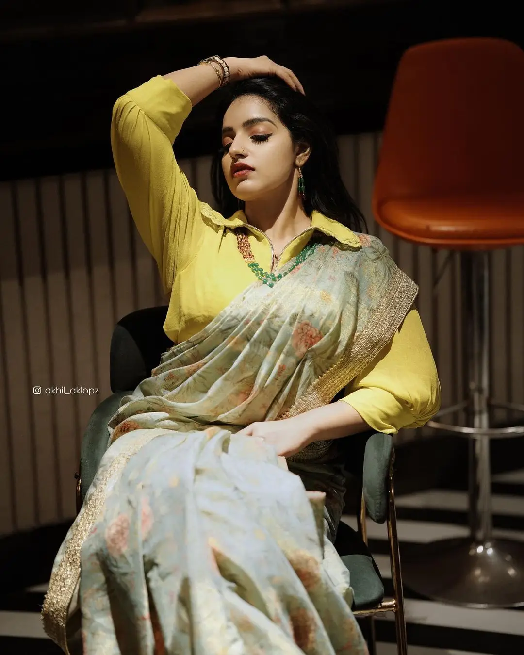 MALAVIKA MENON IN SOUTH INDIAN TRADITIONAL GREEN SAREE YELLOW BLOUSE 8